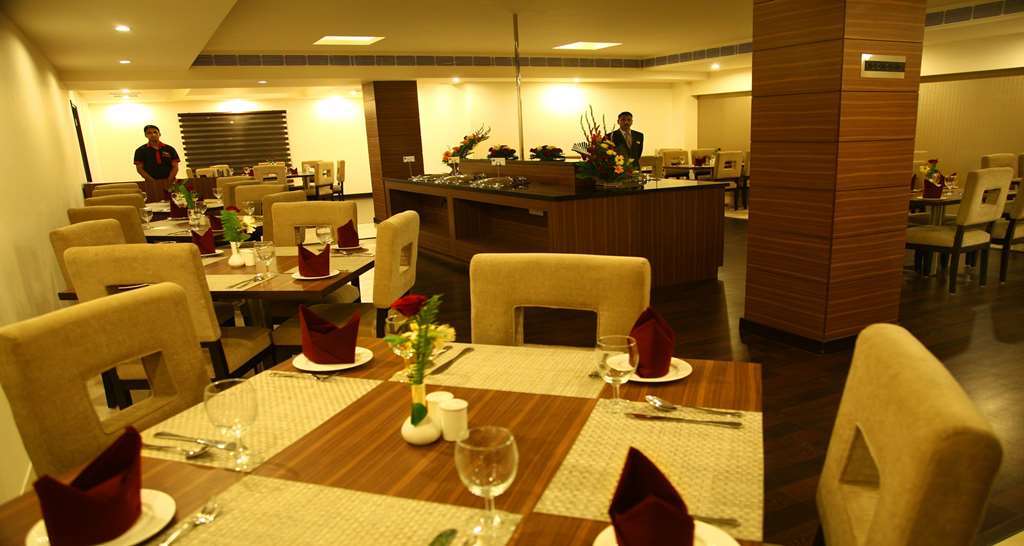 Continent Nakodar Hotel & Resorts מסעדה תמונה